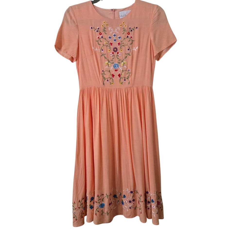 Clad & Cloth Pretty Peach Floral Embroidered Short Sleeve Midi Dress Womens XSM